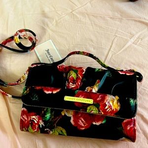 Cross body with many bockets and card holders inside